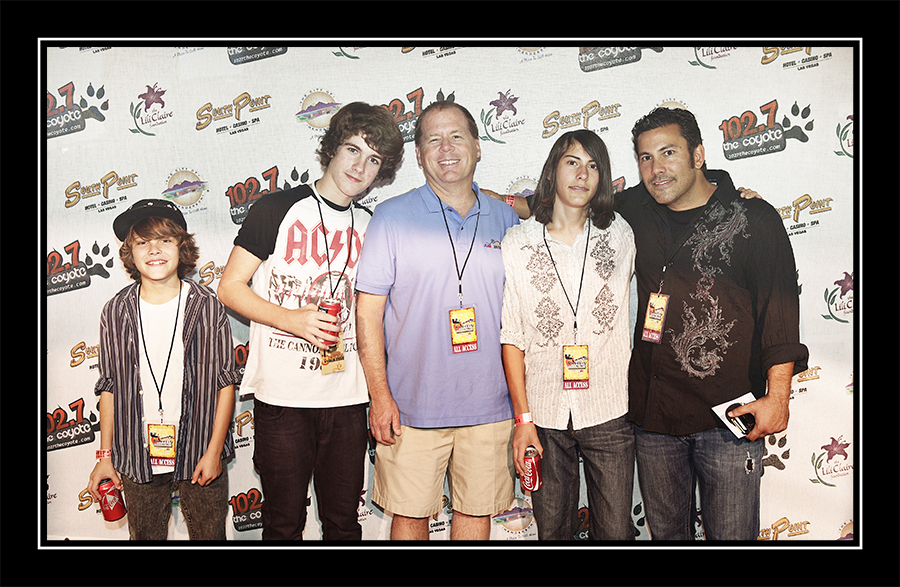 Taylor band and Tom Bunchman on step and repeat resized